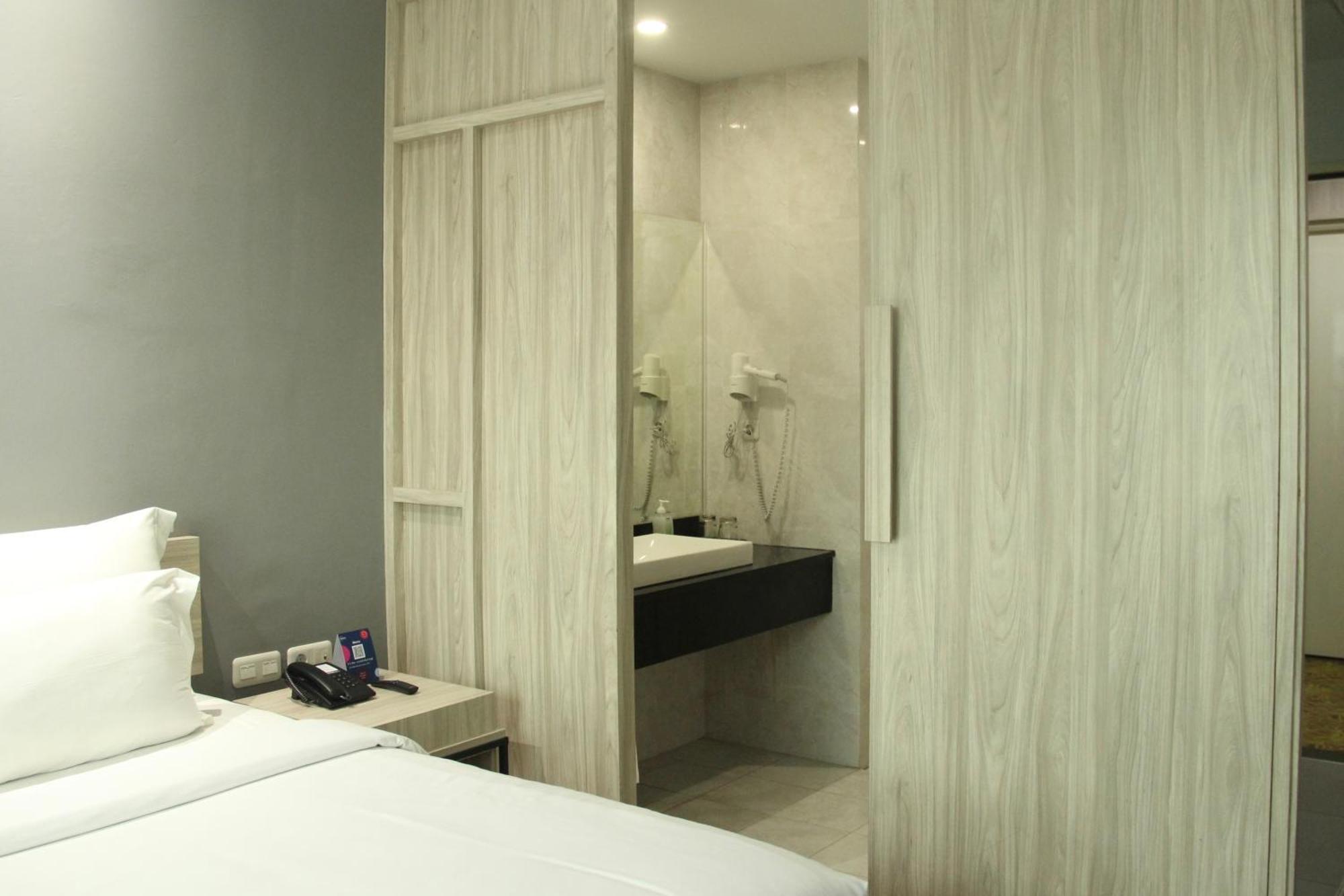 Sparks Life Jakarta, Artotel Curated Kültér fotó