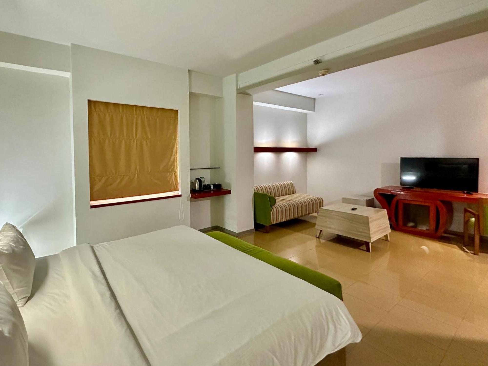 Sparks Life Jakarta, Artotel Curated Kültér fotó